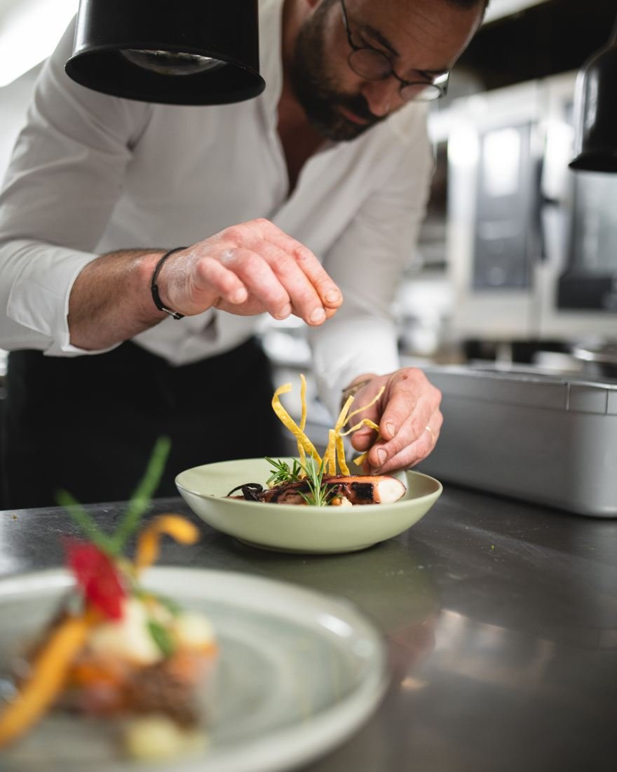 Dressage d'un plat en cuisine